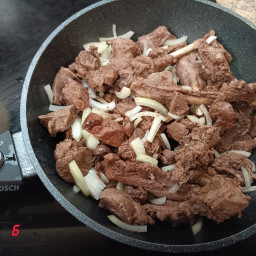 Тушеный заяц с квашеной капустой