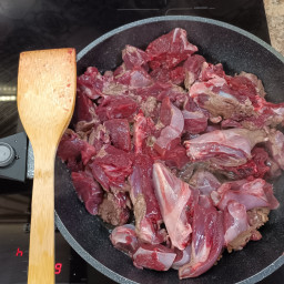 Тушеный заяц с квашеной капустой